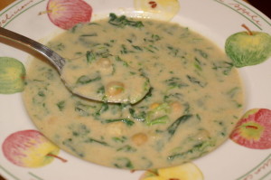 Kichererbsen-Suppe mit Spinat