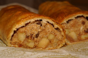 Apfel-Brösel-Strudel