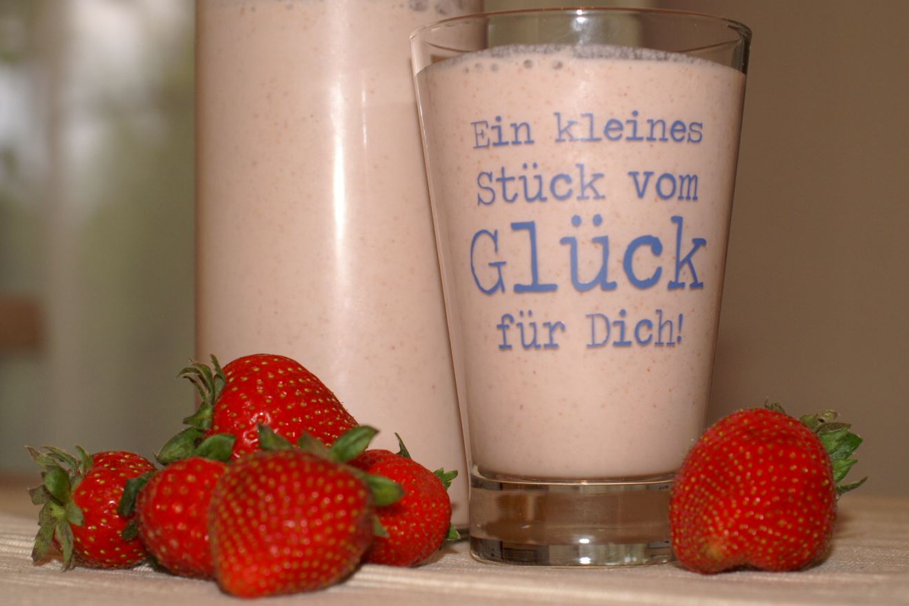 Erdbeer-Mandel-Milch - Ehrlich und Echt