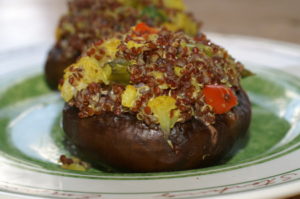 Champignon mit roter Quinoa-Fülle