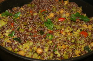 Rote Quinoa-Pfanne