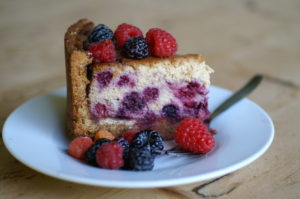 "Topfen"-Torte mit Beeren