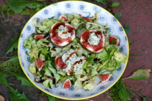  Blattsalat mit Feigen und Frischkäse