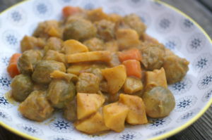 Kohlsprossencurry mit Apfel