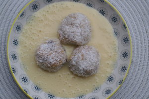 Kokos- Grieß-Knödel