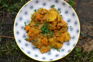 Kürbis-Curry mit Topinambur und Kartoffeln 