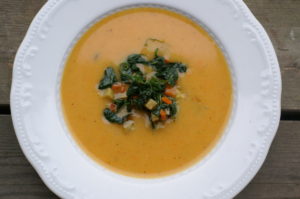 Karotten Oragensuppe mit Spinatgemüse