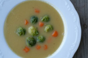 Kartoffelsuppe mit Kümmel und Kohlsprosseneinlage