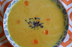 Karottensuppe mit Orangen und Kokos