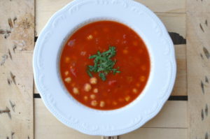 Tomatensuppe mit Kichererbsen