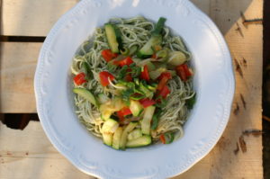 Nudeln mit Pesto und Zucchini