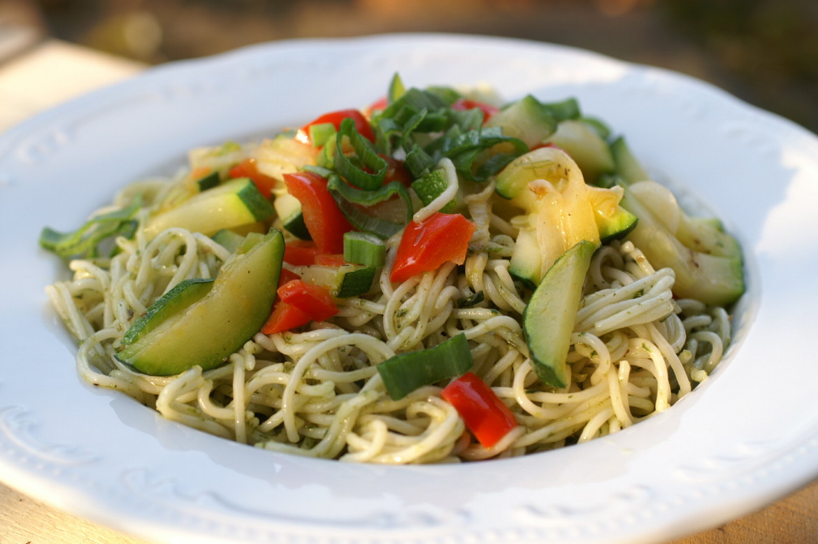 Nudeln mit Pesto und Zucchini - Ehrlich und Echt