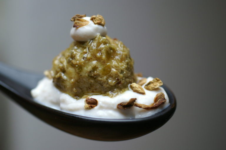 Pikante Pilz-Praline auf „Sauerrahm“