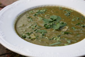 würzige Kräutersuppe