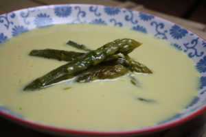Maissuppe mit Grünem Spargel