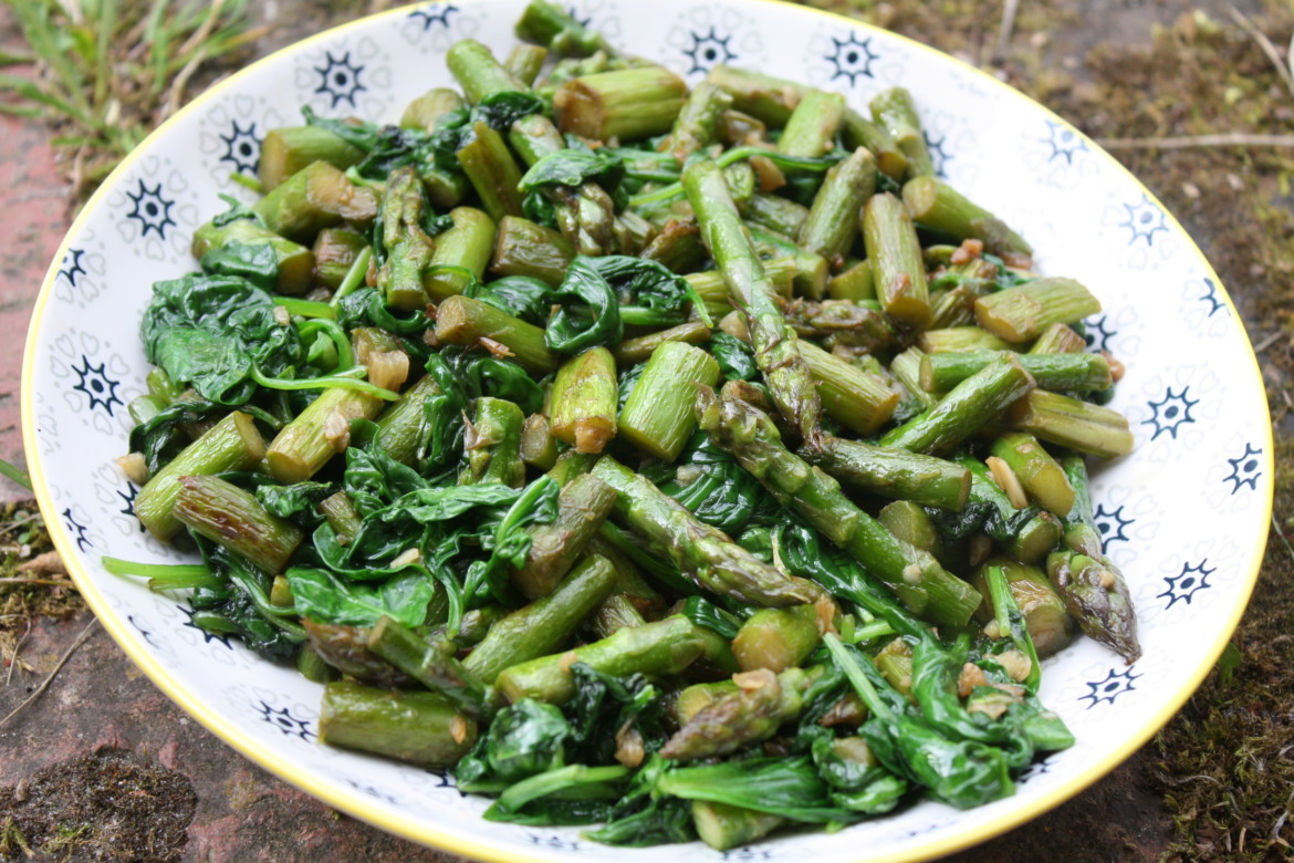 Spargel-Spinat-Gemüse mit Knoblauch - Ehrlich und Echt