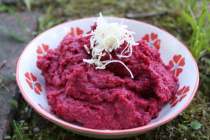 Roter Rüben-Hummus mit Kren