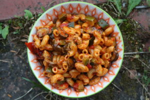 würziger Nudelsalat mit Ajvar