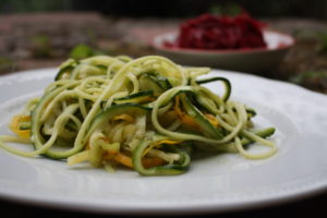 Zucchininudeln mit Pesto 