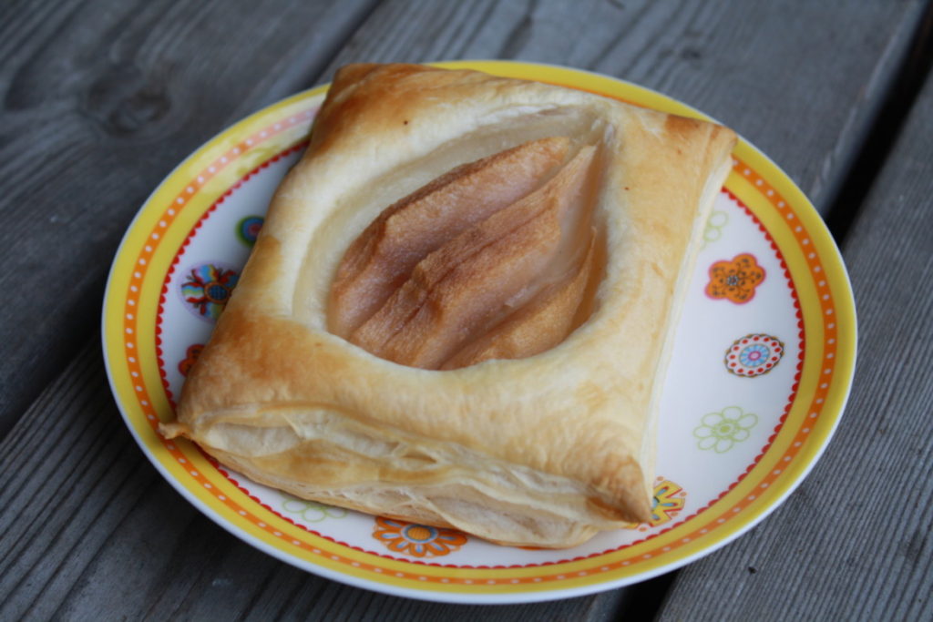 Blätterteig-Birnen-Tascherl