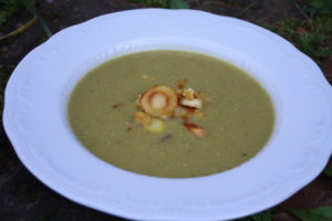 Erbsen-Pastinakensuppe