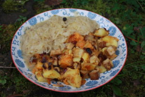 Kartoffelschmarrn mit Sauerkraut