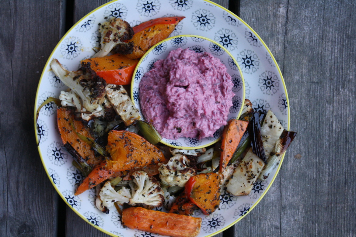 gebratenes Gemüse mit Rote Rüben-Dip gebratenes Gemüse mit Rote Rüben-Dip