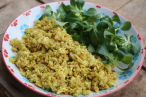 vegane Eiernudeln mit Salat