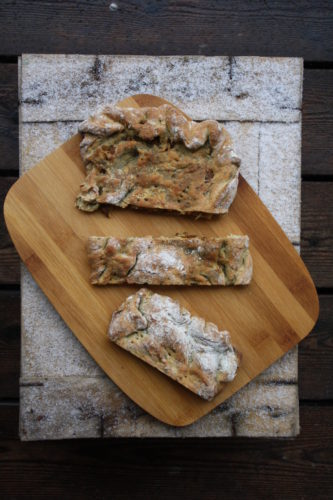 gefülltes Pizzabrot
