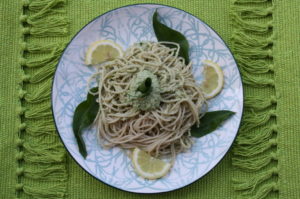 Pasta mit Bärlauch-Cashew-Zitronen-Creme