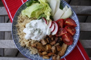 Quinoa-Bowl mit Tzaziki