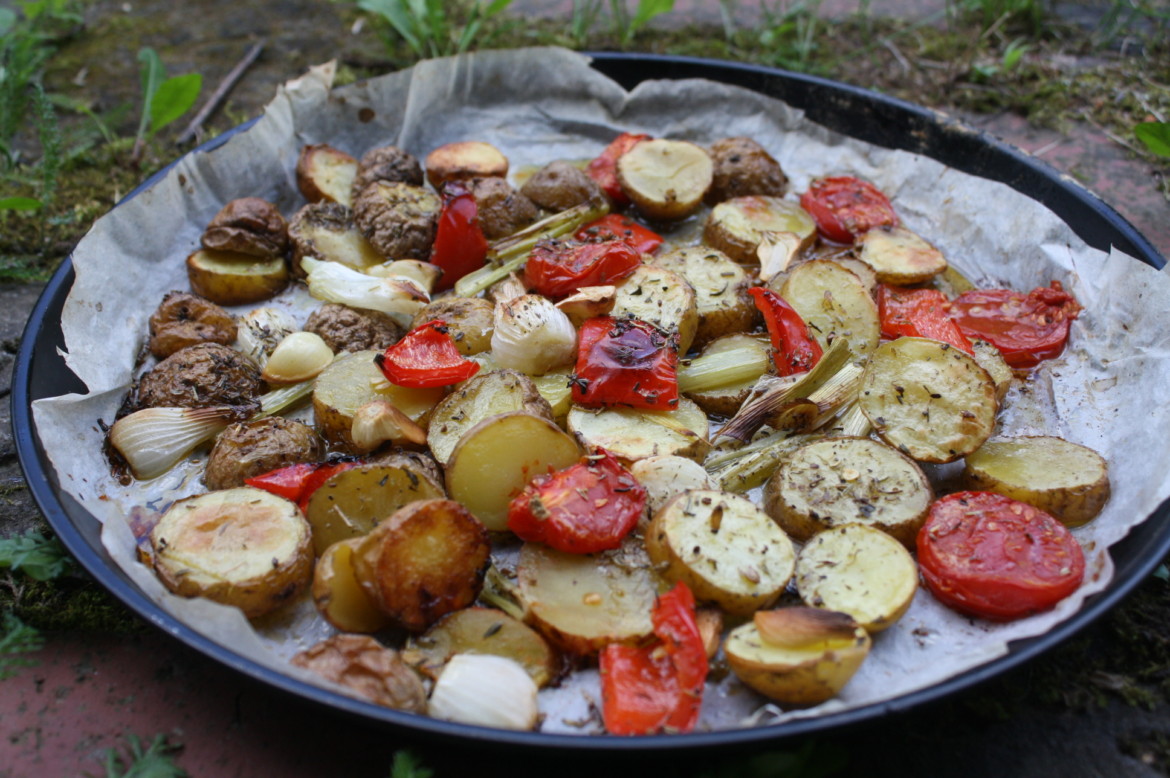 Kartoffelpfanne mit Gemüse aus dem Ofen - Ehrlich und Echt