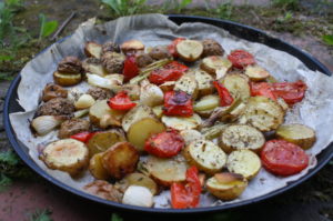 Kartoffelpfanne mit Gemüse aus dem Ofen