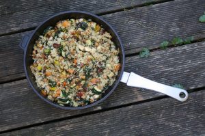 Quinoa-Mangold- Pfanne mit mediterranem Gemüse