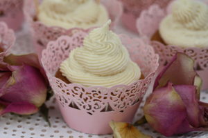 Cup Cakes mit Weiße Schokolade-Topping