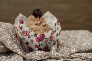 rumige Schwarzwälderkirsch-Cup Cakes mit Schoko-Topping