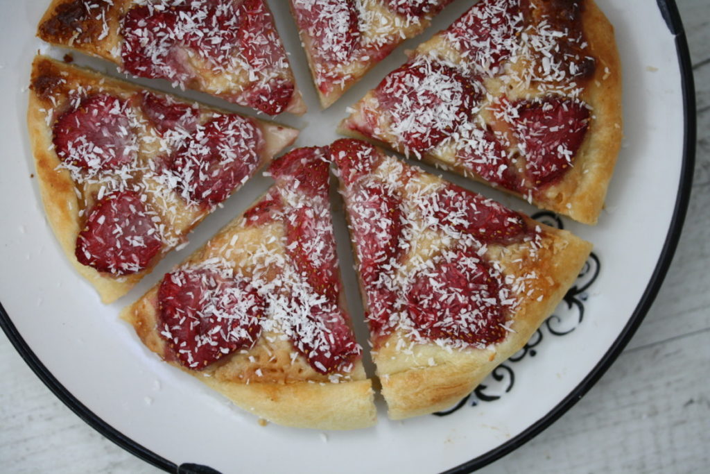 süße Erdbeer-Kokos-Pizza