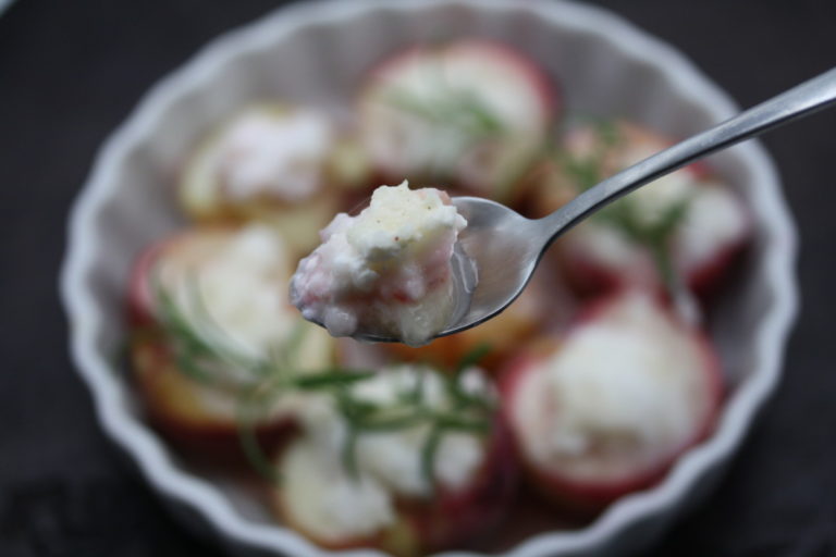 überbackene Pfirsiche mit Rosmarin-Sirup überbackene Pfirsiche mit Rosmarin-Sirup